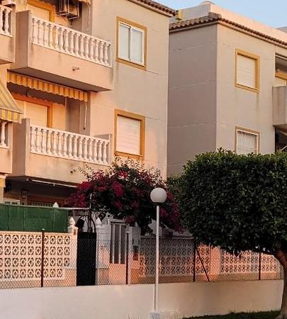 Apartamento Bajo Con Terraza Y Piscina Торевьиа Экстерьер фото