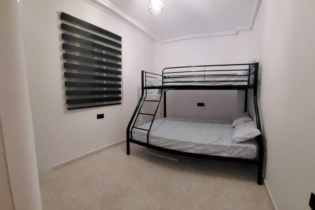 Apartamento Bajo Con Terraza Y Piscina Торевьиа Экстерьер фото