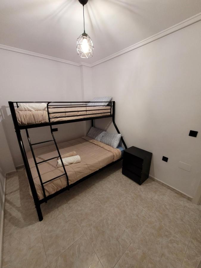 Apartamento Bajo Con Terraza Y Piscina Торевьиа Экстерьер фото