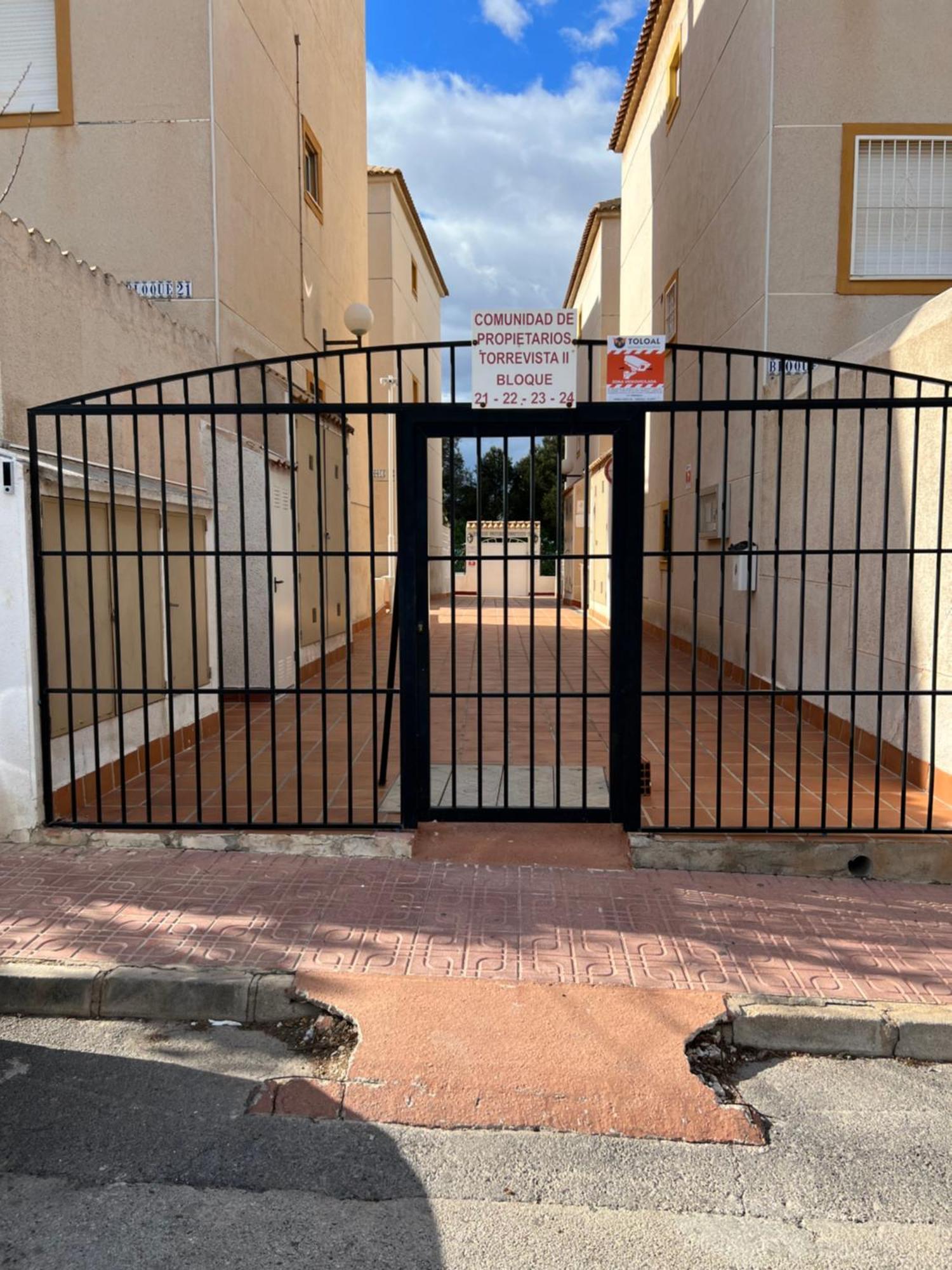 Apartamento Bajo Con Terraza Y Piscina Торевьиа Экстерьер фото